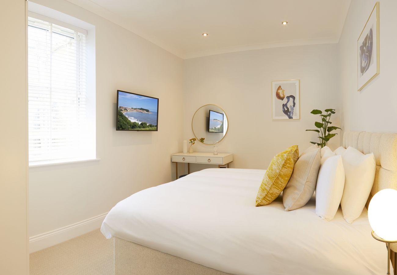 Apartment in Scarborough - The Salisbury Luxury Classic 2 Bedroom Apartment