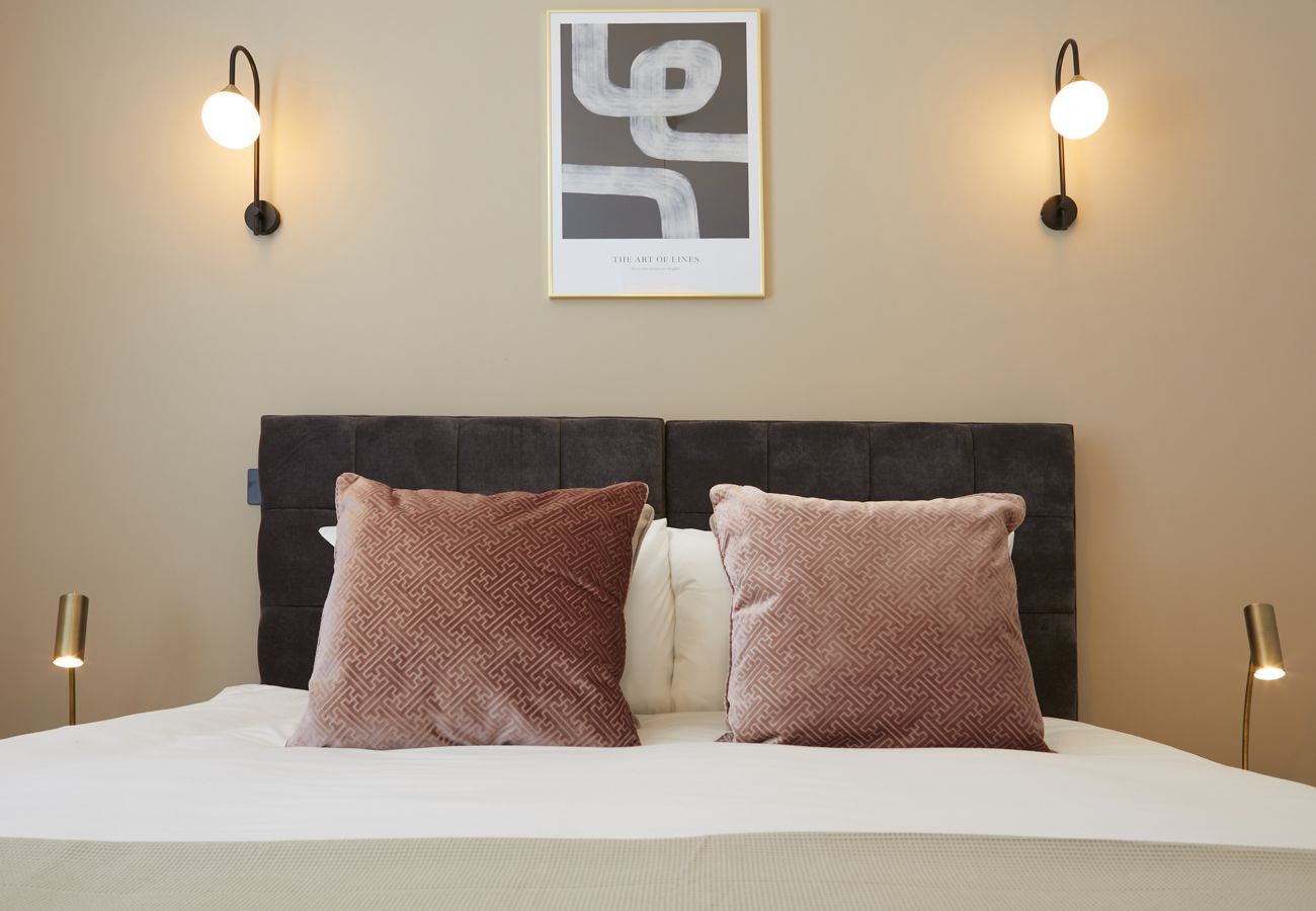Apartment in Scarborough - The Salisbury Luxury Classic 2 Bedroom Apartment