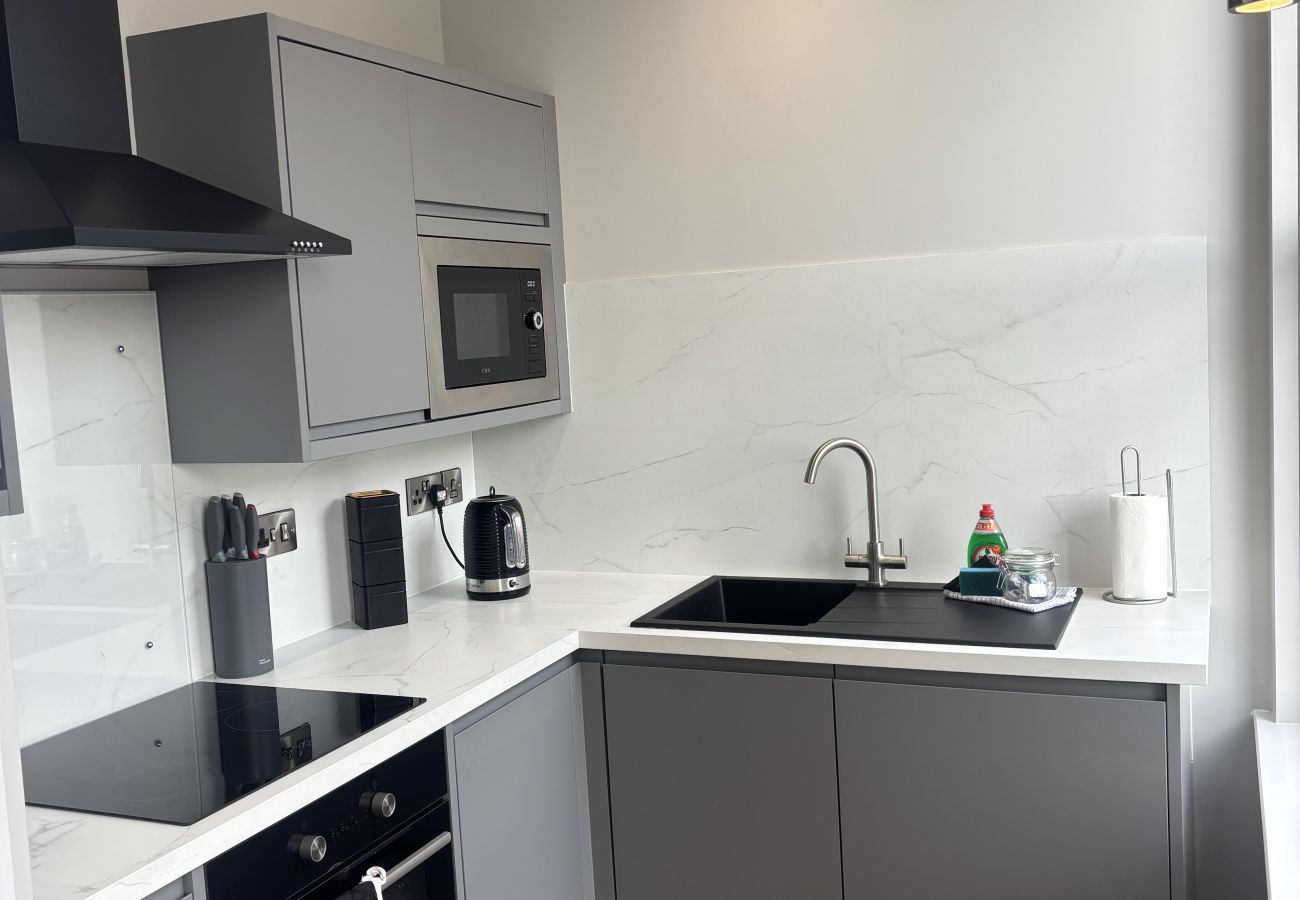 Apartment in Scarborough - The Westborough Luxury Classic 2 Bedroom Apartment 