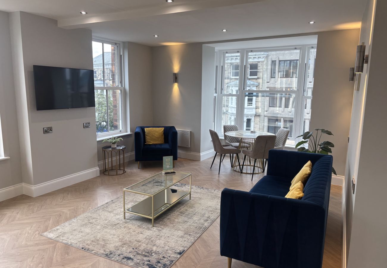 Apartment in Scarborough - The Westborough Luxury Classic 2 Bedroom Apartment 