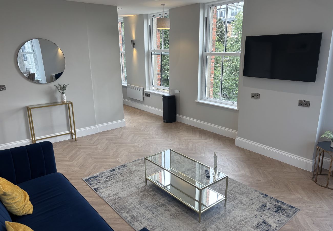 Apartment in Scarborough - The Westborough Luxury Classic 2 Bedroom Apartment 