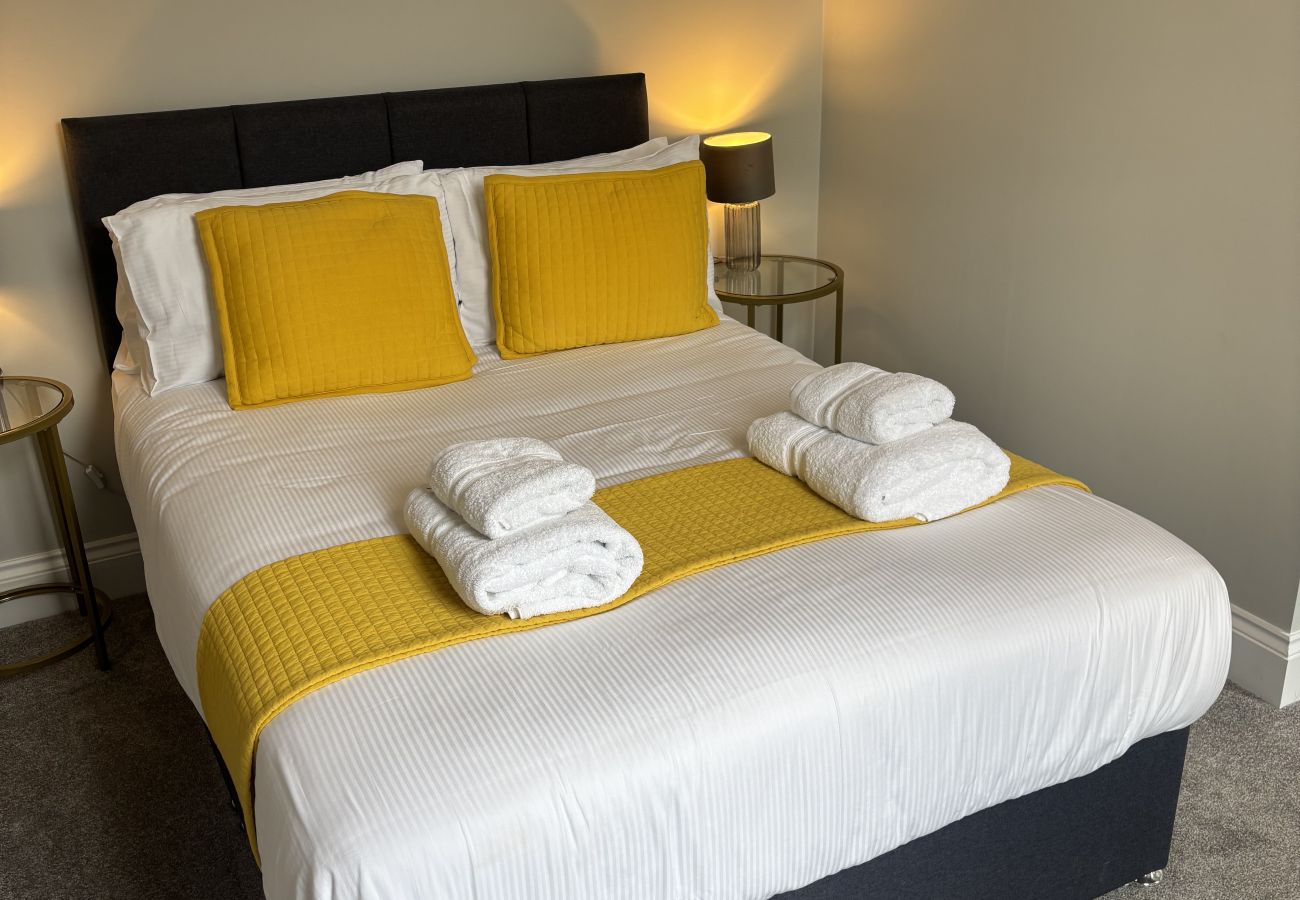 Apartment in Scarborough - The Westborough Luxury Classic 2 Bedroom Apartment 