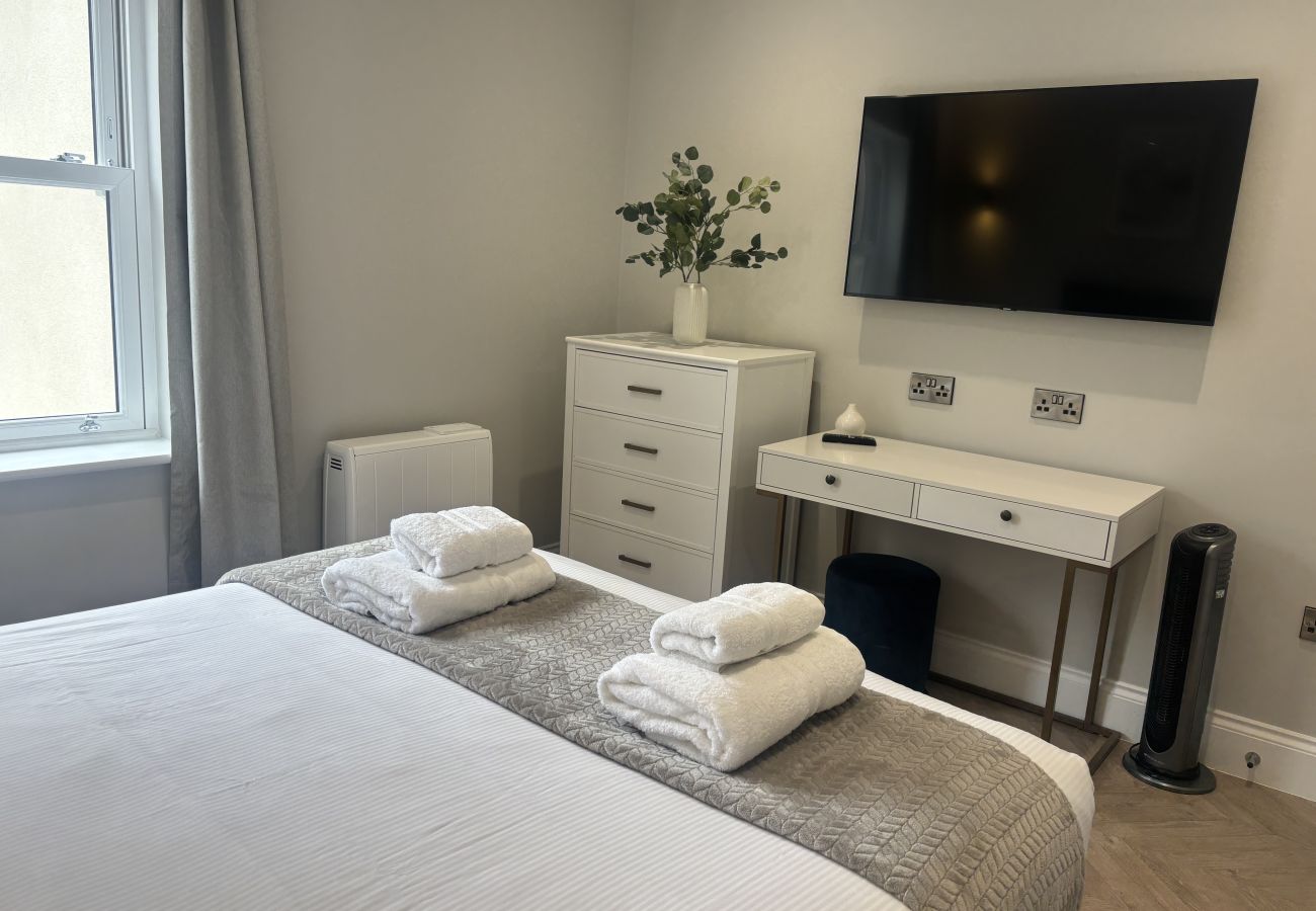 Apartment in Scarborough - The Albemarle Luxury Classic 1 bedroom apartments