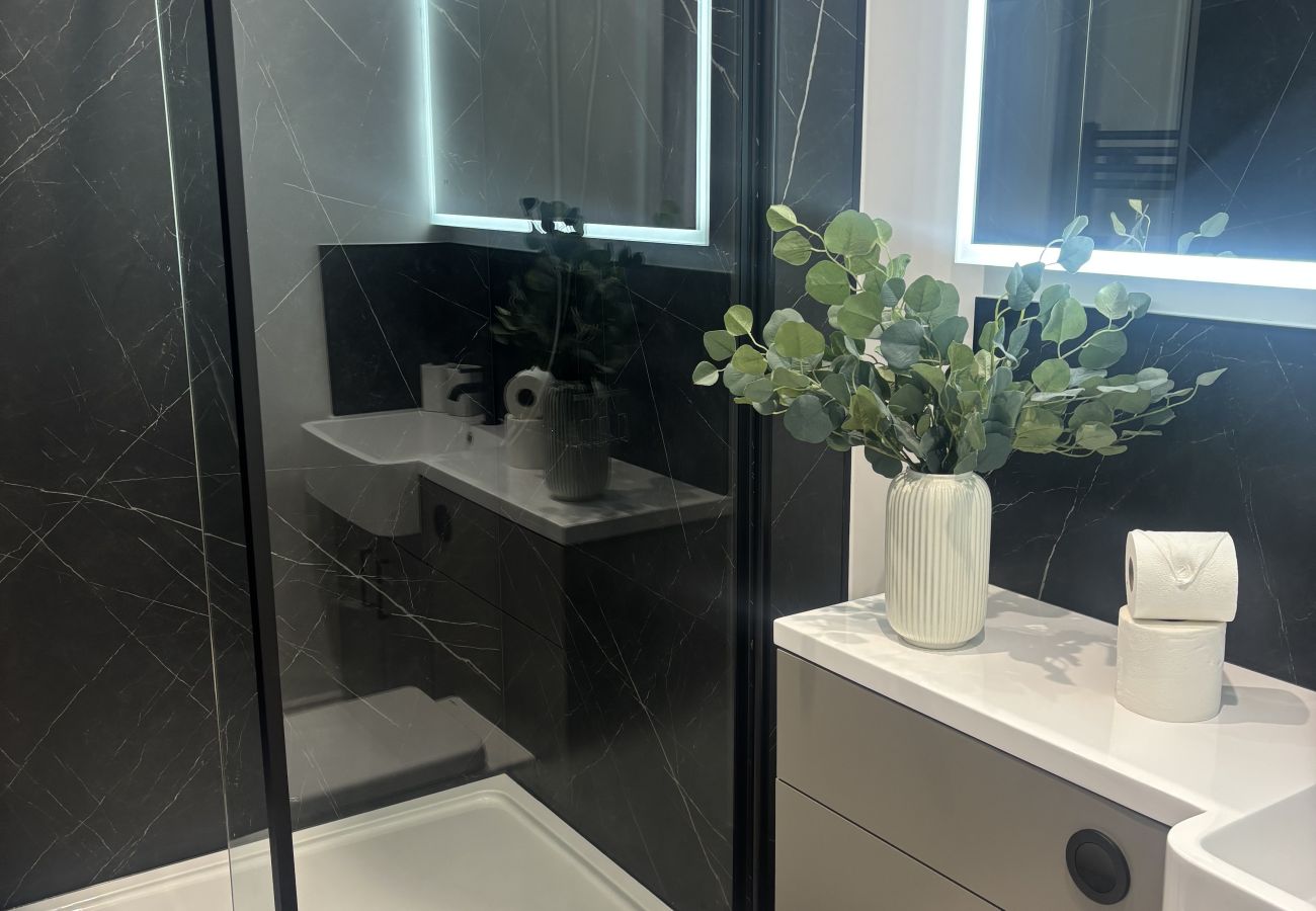 Apartment in Scarborough - The Albemarle Luxury Classic 1 bedroom apartments
